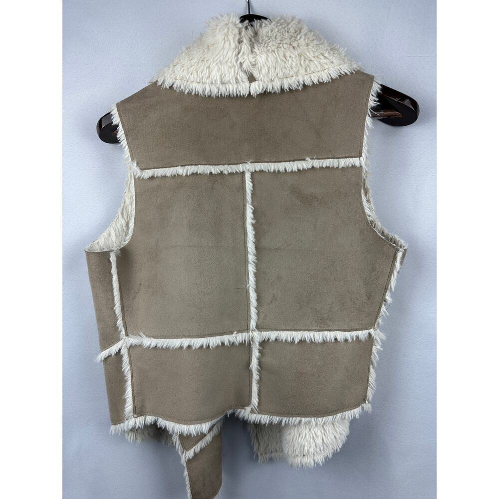 Women’s Olive & Oak Faux Suede and Sherling Drape Front Vest Beige Size Small - Picture 2 of 5